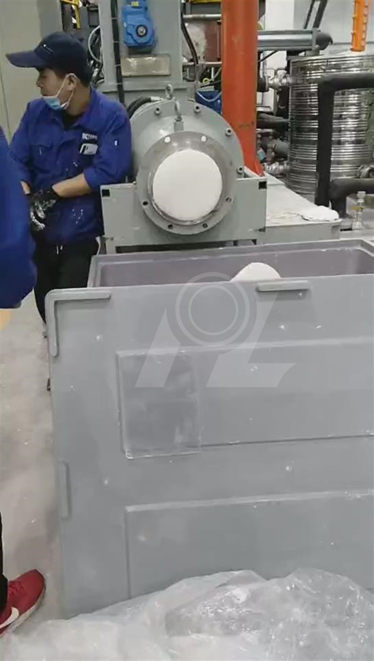 2，上料，捏合精煉